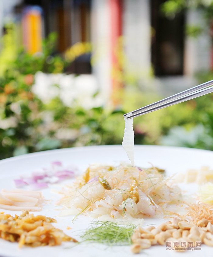 shundeplus/images/article/2023/06/11/75cb220230611214918494091.jpg 顺德鱼生 杨芳摄.jpg